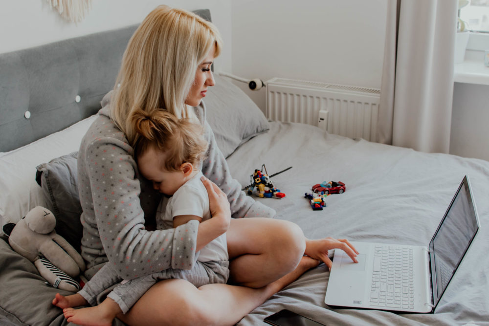 mama i dziecko praca zdalna